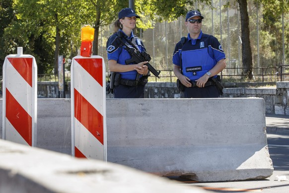 epa05480396 Swiss police officers control the area behind concrete blocks during the Geneva Lake Festival, in Geneva, Switzerland, 13 August 2016. The Swiss police has installed concrete blocks on the ...
