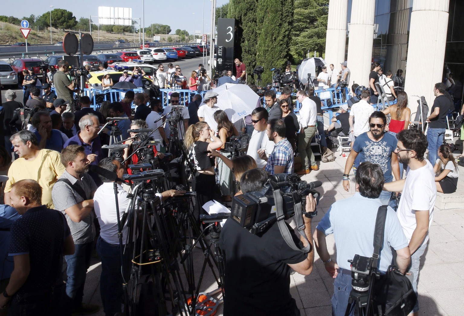 epa06118469 Several journalists wait outside the Examining Magistrate&#039;s Court No. 1 for the arrival of Portuguese soccer player Cristiano Ronaldo, in the town of Pozuelo de Alarcon, outside Madri ...