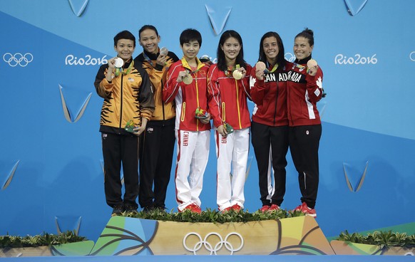 Malaysia&#039;s silver medalists Cheong Jun Hoong, left, and Pandelela Rinong, second left, and China&#039;s gold medalists Liu Huixia, center left, and Chen Ruolin, center right, and Canada&#039;s br ...