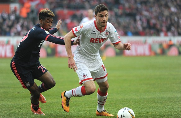 Jonas Hector (r.) im Kölner Dress vor Bayern-Franzose Kingsley Coman am Ball.