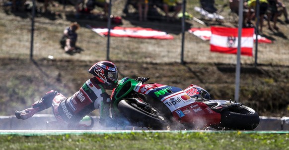 epa06126421 British Moto GP rider Sam Lowes of the Aprilia Racing Team Gresini falls during the qualification of the Motorcycling Grand Prix of the Czech Republic at Masaryk circuit in Brno, Czech Rep ...