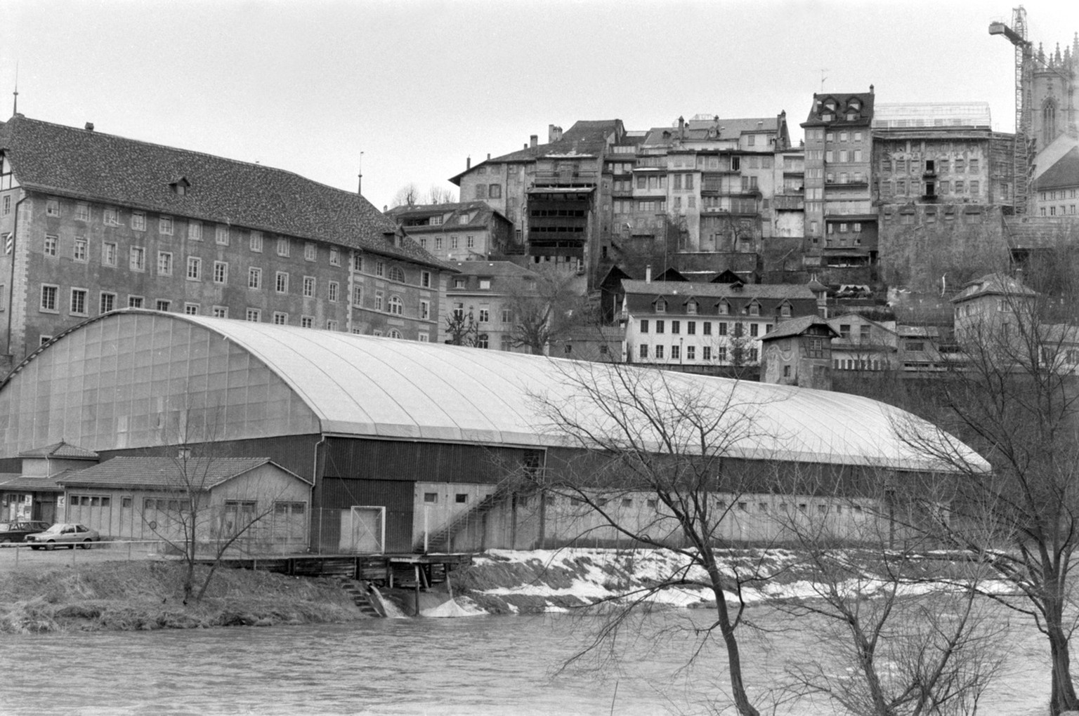 Die Eishalle &quot;Pationoire des Augustins&quot; in der Unterstadt von Freiburg, aufgenommen am 25. Januar 1980. (KEYSTONE/PHOTOPRESS-ARCHIV/O. Burgunder)