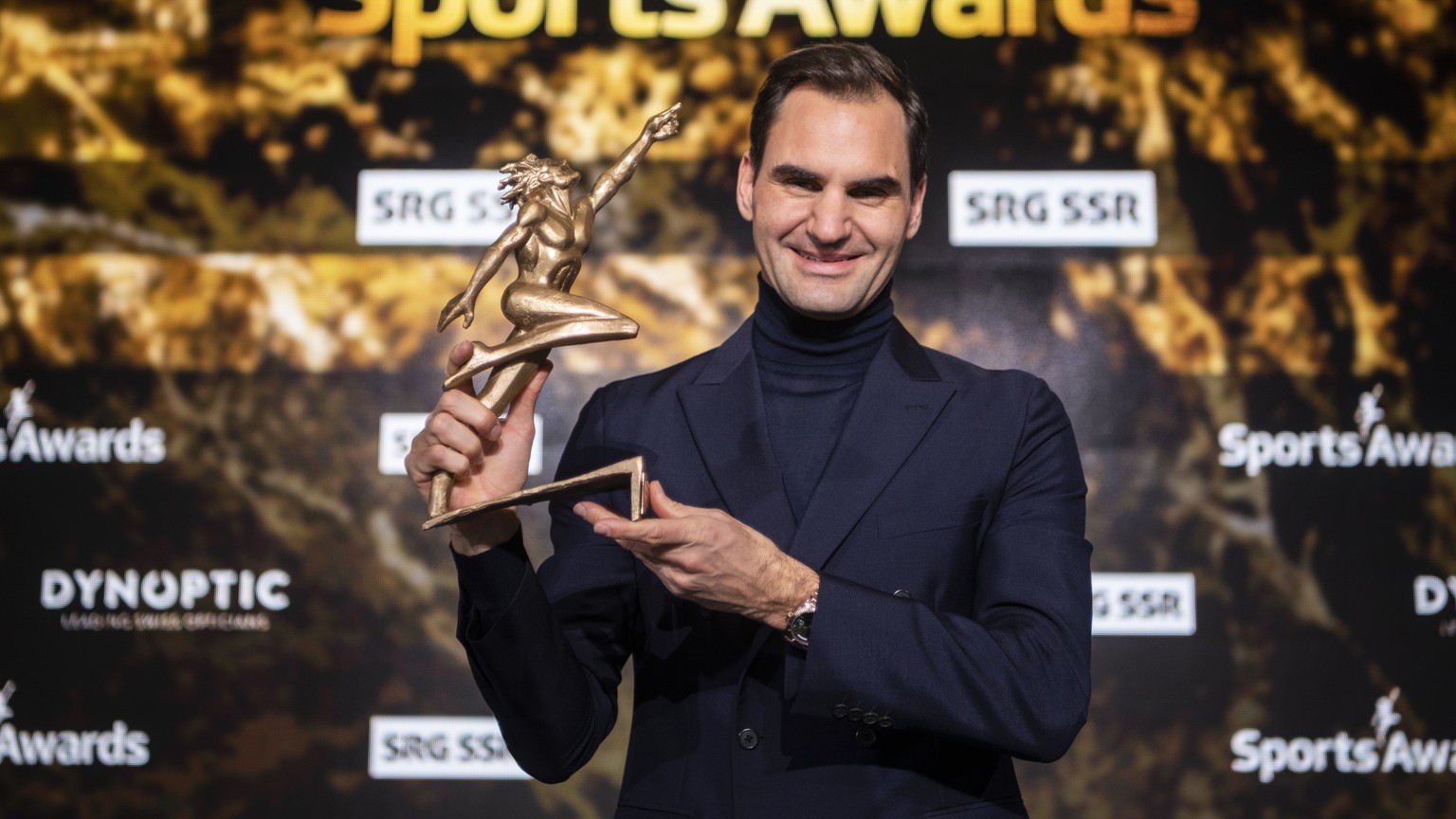 Tennisspieler Roger Federer erhaelt den Preis als &quot;Bester Sportler aus 70 Jahren&quot; an der Verleihung der Sports Awards 2020, aufgenommen am Sonntag, 13. Dezember 2020, in Zuerich. (KEYSTONE/E ...