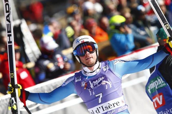 Norway&#039;s Kjetil Jansrud celebrates at the finish area of an alpine ski, mens&#039; World Cup Super G race, in Val d&#039;Isere, France, Friday, Dec. 2, 2016. (AP Photo/Giovanni Auletta)