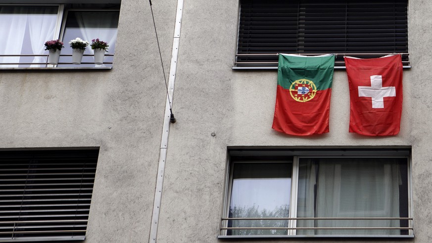 Portugal&#039;s flag and Switzerland&#039;s flag hang on a window of an apartment building during the Euro 2016 European Soccer Championships, in Geneva, Switzerland, Sunday, June 12, 2016. (KEYSTONE/ ...
