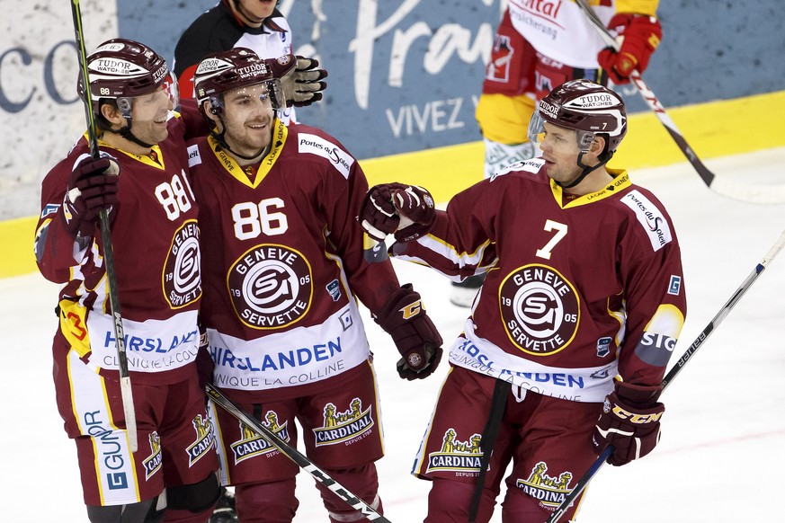 Geneve-Servette&#039;s center Kevin Romy, left, celebrates his goal with teammates forward Kay Schweri, center, and forward Nathan Gerbe, of U.S.A., right, after scored the 2:0, during a National Leag ...