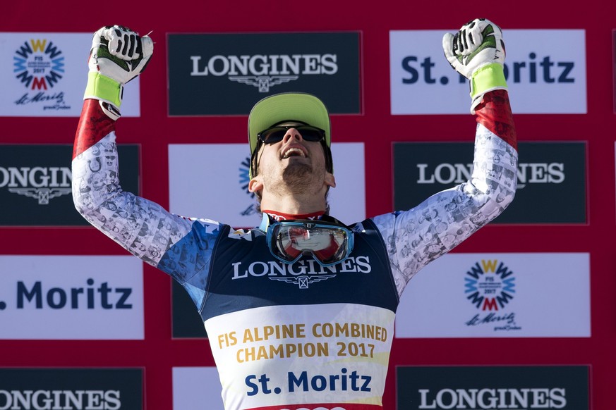 epa05790874 Gold medalist Luca Aerni of Switzerland, celebrates on the podium during the Men&#039;s Combined competition at the 2017 FIS Alpine Skiing World Championships in St. Moritz, Switzerland, 1 ...