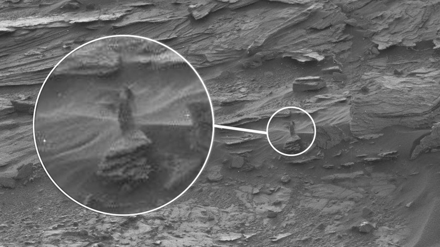 Ist es eine Marsfrau, eine Statue einer längst untergegangenen Zivilisation oder – wohl doch wahrscheinlicher – einfach nur ein Stück Dreck?