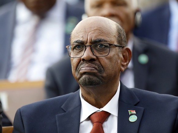 Sudans langjähriger Staatschef Omar al-Baschir ist wegen Beteiligung an der Ermordung von Demonstranten angeklagt worden. (Archivbild)