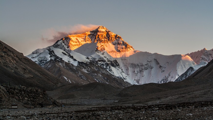 Mount Everest, Shutterstock