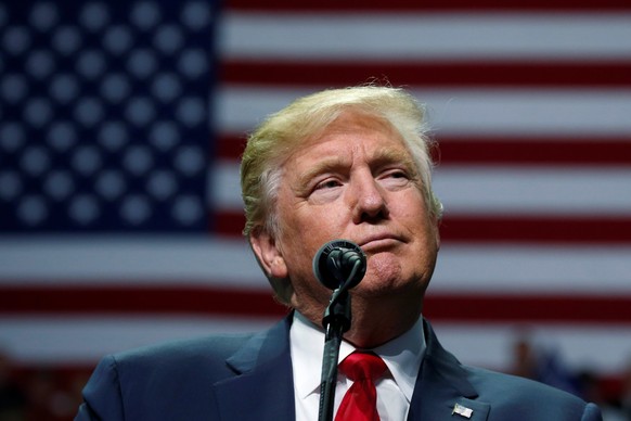 Republican presidential nominee Donald Trump attends a campaign event in Hershey, Pennsylvania, U.S. November 4, 2016. REUTERS/Carlo Allegri
