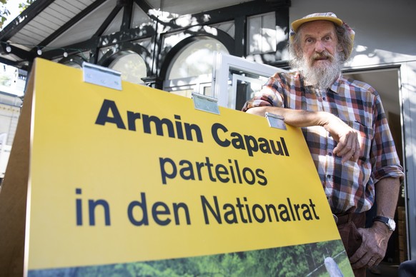 Der parteilose Nationalratskandidat Armin Capaul posiert am Rande einer Medienkonferenz, am Donnerstag, 12. September 2019 in Bern. (KEYSTONE/Peter Klaunzer)