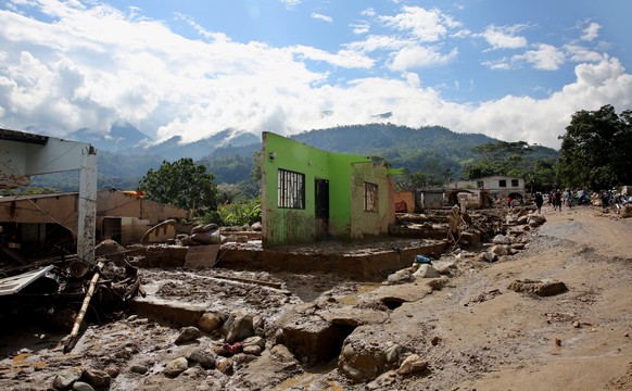 epaselect epa05885190 View of destroyed homes at San Miguel neighborhood, affected by a mudslide in Mocoa, Colombia, 02 April 2017. Rescuers continue up efforts Sunday to find survivors of the mudslid ...
