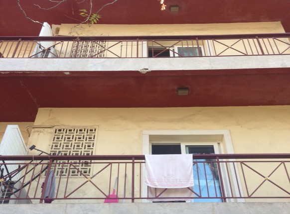 «Bis zu 100 Kinder sind hier untergebracht:» Aussenansicht des zum Flüchtlingsheim umfunktionierten Hotels in Athen.