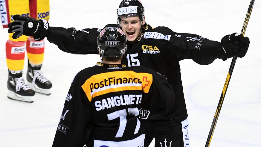 Lugano’s player Gregory Hofmann celebrates the 5-2 goal during the preliminary round game of National League Swiss Championship 2017/18 between HC Lugano and EHC Biel, at the ice stadium Resega in Lug ...