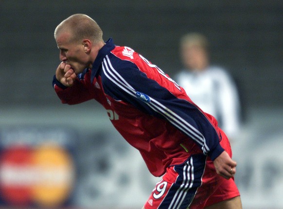 Carsten Jancker Munich's striker Carsten Jancker kisses his ring after scoring the 1-1 during the UEFA Champions League Group F match FC Bayern Munich vs. Rosenborg Trondheim at the Munich Olympic stadium on Tuesday, September 19, 2000. (AP Photo/Daniel Maurer)