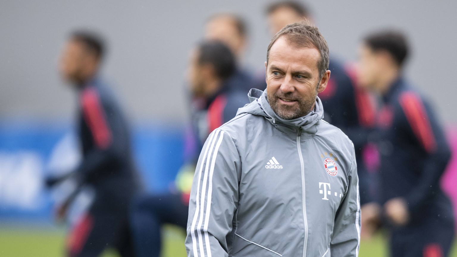 epa07973865 Bayern&#039;s interim coach Hansi Flick attends a training session at the Club&#039;s training ground in Munich, Germany, 05 November 2019. Bayern Munich will face Olympiacos Piraeus? in t ...