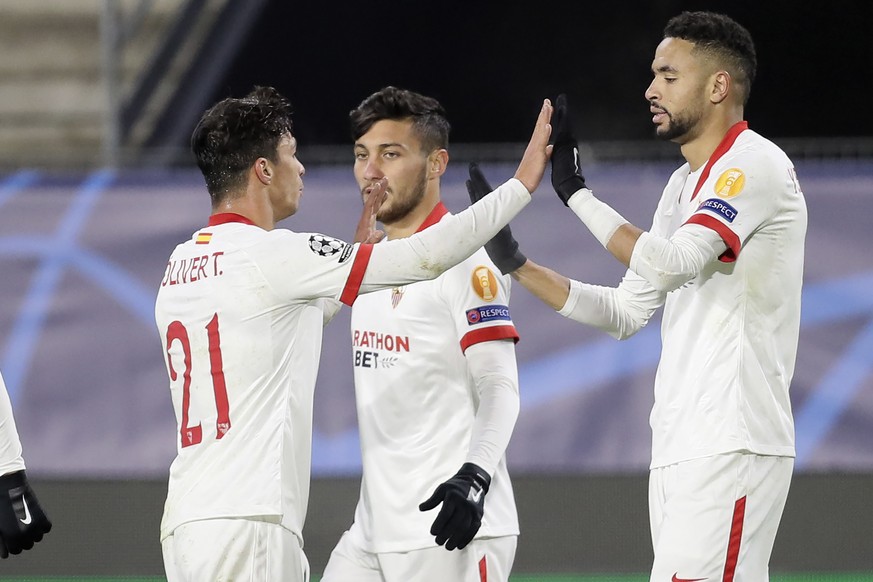 CORRECTION LEFT TO RIGHT Sevilla&#039;s Youssef En-Nesyri, right, celebrates with his teammate Oliver Torres his second goal against Rennes during the Champions League, group E soccer match between Re ...
