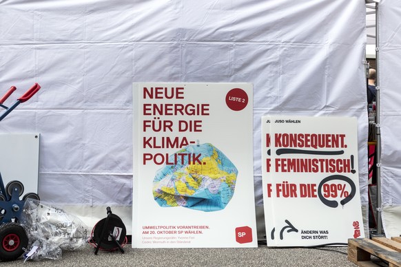 Wahlplakate stehen an einem Zelt am Wahlfest der SP Aargau am Samstag, 7. September 2019, in Aarau. (KEYSTONE/Alexandra Wey)