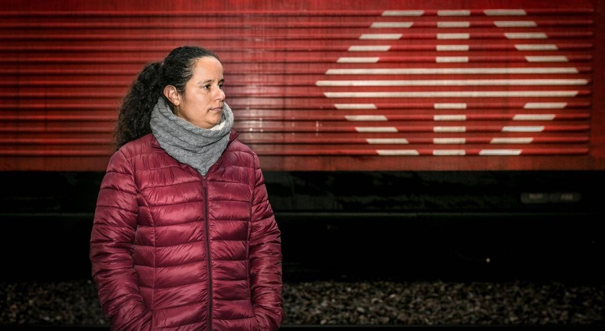 Mireille Gobat auf Gleis 1 am Bahnhof Genf Cornavin. Sie versuchte, sich in einer Männerwelt zu behaupten. Und scheiterte.