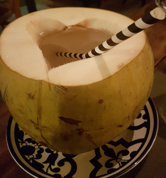 Hält bestimmt auch für dich viel Liebe bereit: Kokosnuss-Wasser ist nicht umsonst der letzte Schrei unter den Food-Bloggern.