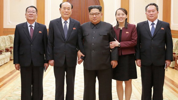 epa06520599 North Korea&#039;s leader Kim Jong Un (C) meets members of the high-level delegation of the Democratic People&#039;s Republic of Korea who visited South Korea to attend the opening ceremon ...