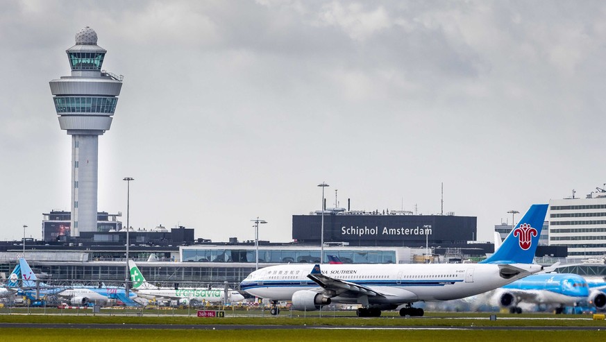 epa05190517 A general view of the control tower at Schiphol Airport in Amsterdam, The Netherlands, 02 March 2016. Reports on 02 March state the Dutch Safety Board (DSB/OVV) starts a big investigation  ...