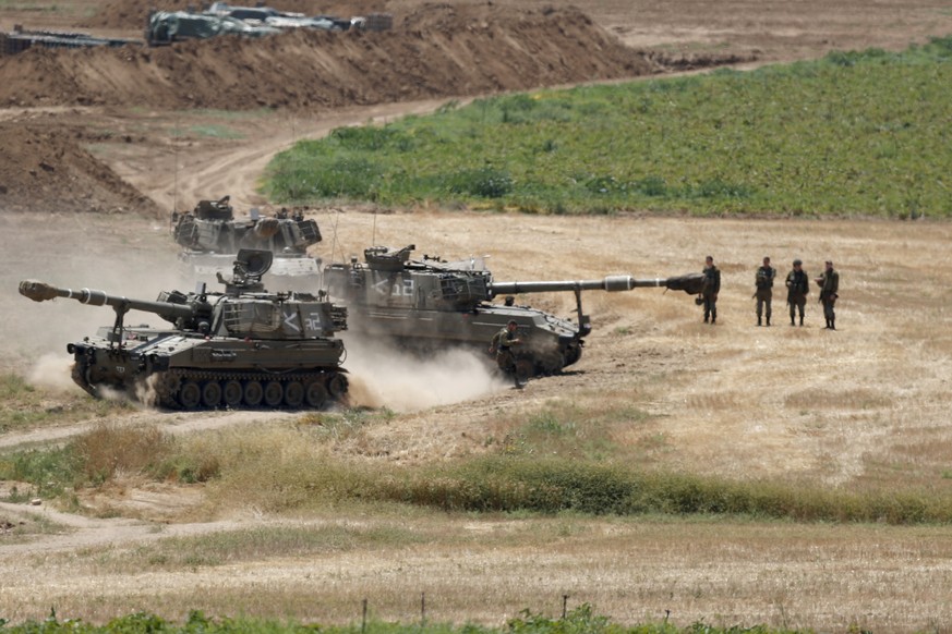 epa09206179 An Israeli artillery unit deployed next to the Gaza Strip border as the escalation continues between the Israeli Army and Hamas forces at the Gaza Border, Israel, 17 May 2021. In response  ...
