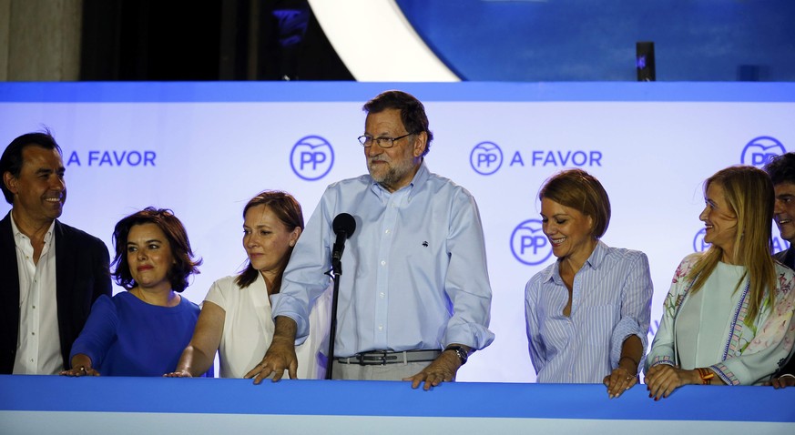 Er will Ministerpräsident Spaniens bleiben: Mariano Rajoy. Seine Konservative Volkspartei baute ihre Sitzzahl bei den Neuwahlen in Spanien aus. Für die absolute Mehrheit reichte es aber nicht.