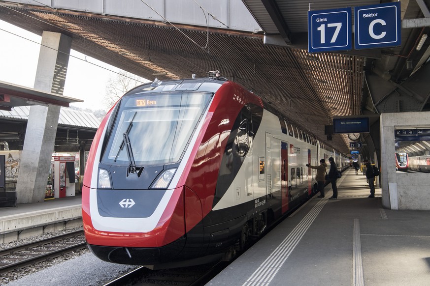 Der neue Fernverkehr-Doppelstockzug der SBB &quot;FV-Dosto&quot; steht im Hauptbahnhof in Zuerich, aufgenommen am Montag, 26. Februar 2018. (KEYSTONE/Ennio Leanza)