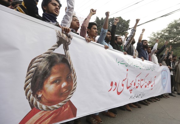 epa07151103 People shout slogans as they protest the release of Asia Bibi, a Christian accused of blasphemy, whose death sentence was annulled by the Supreme court, in Lahore, Pakistan, 08 November 20 ...