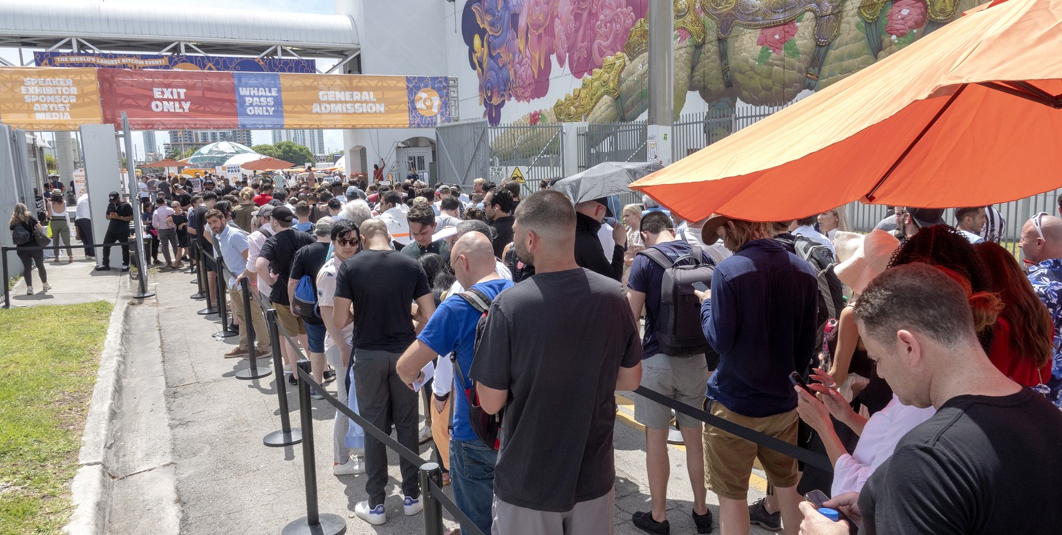 epa09248228 Hundreds of people are waiting on a line to attend the Bitcoin 2021 Convention, at the Mana Convention Center in Wynwood. Miami, Florida, USA, 04 June 2021. Bitcoin 2021 is the world?s lar ...