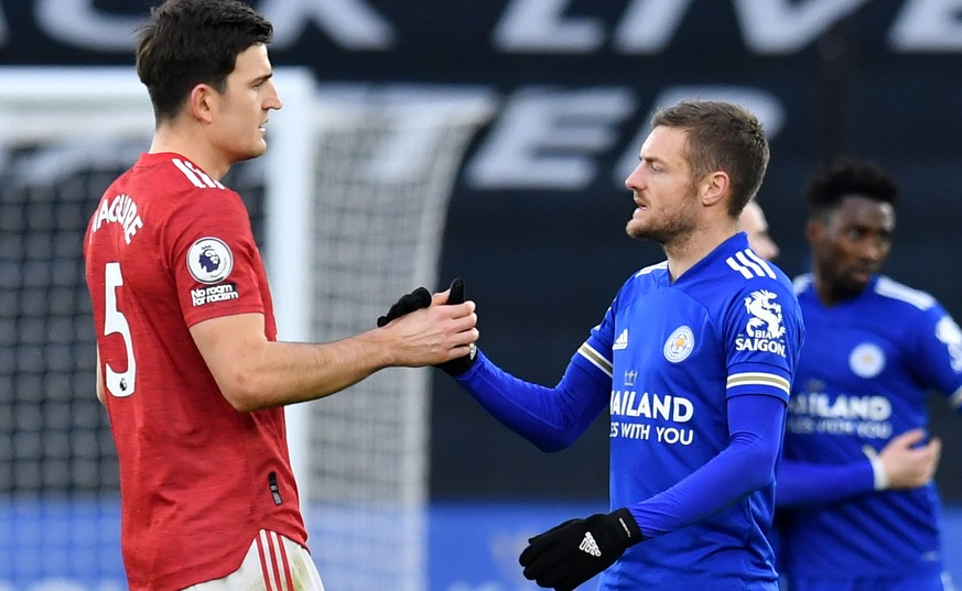 epa08904641 Jamie Vardy (R) of Leicester and Harry Maguire of Manchester United shake hands after the English Premier League soccer match between Leicester City and Manchester United in Leicester, Bri ...