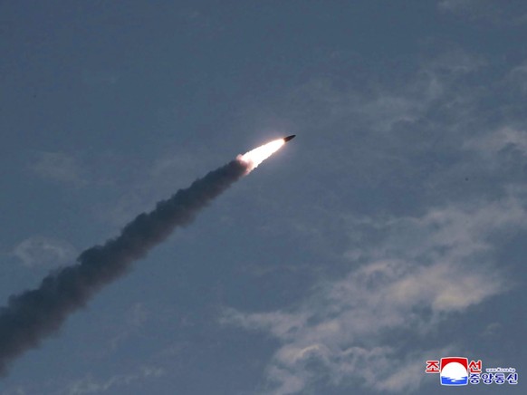 Das nordkoreanische Militär feuerte am frühen Mittwochmorgen an der Ostküste des kommunistischen Landes mehrere Raketen ab. (Symbolbild)