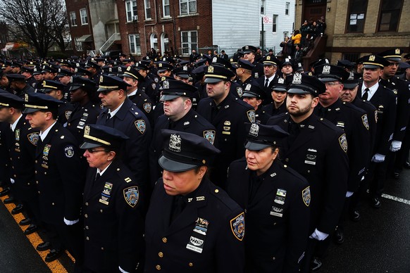 Sehen häufiger weg: Polizisten in New York.