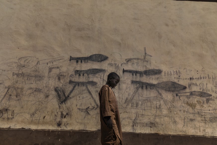 In this image released by the World Press Photo Foundation Thursday April 11, 2019, titled &quot;The Lake Chad Crisis&quot; by Marco Gualazzini, Contrasto, which was awarded first prize in the Environ ...
