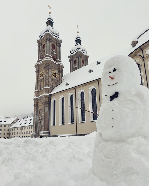 tel: 0793200738
email: dietrich.thomas@hotmail.ch
frosty the snowman meets st. gallen

Von: Thomas Dietrich