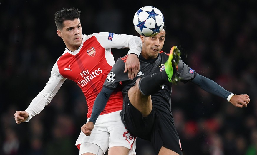 epa05835260 Arsenal&#039;s Granit Xhaka (L) vies for the ball with Bayern&#039;s Thiago Alcantara (R) during the UEFA Champions League Round of 16, second leg soccer match between Arsenal FC and Bayer ...