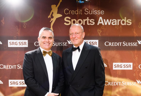 Thomas Gottstein, CEO Credit Suisse Schweiz, links, und Roger de Weck, Generaldirektor SRG SSR, rechts, posieren an den Credit Suisse Sports Awards 2016, am Sonntag, 18. Dezember 2016, in Zuerich. (PP ...