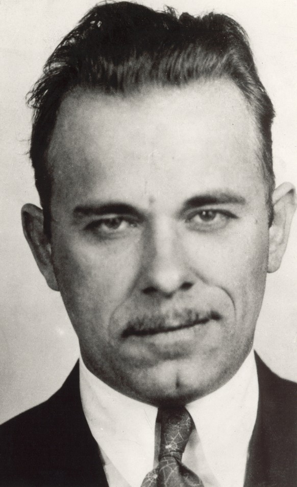 13 Verbrecher von anno dazumal, die irgendwie, naja, ziemlich heiss sind, halt ...
da fehlt noch John Dillinger