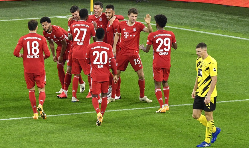 Bayern&#039;s Robert Lewandowski, centre, celebrates with teammates after scoring his side&#039;s second goal during the German Bundesliga soccer match between Borussia Dortmund and Bayern Munich in D ...