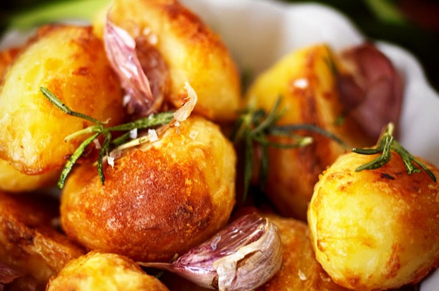 roast potatoes ofen kartoffeln http://www.jamieoliver.com/recipes/vegetables-recipes/perfect-roast-potatoes/