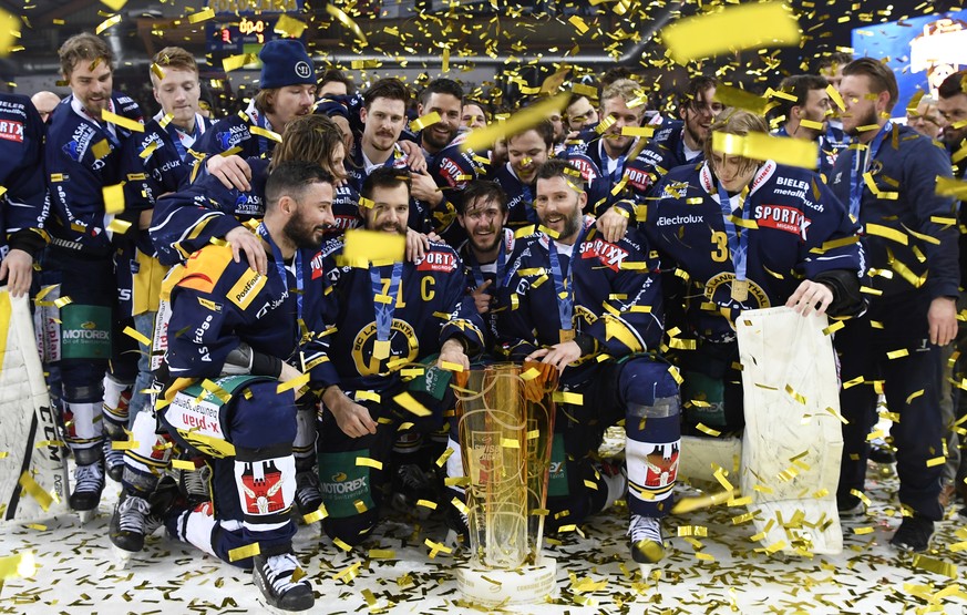 ARCHIVBILD ZUM VERZICHT DES SC LANGENTHALS AUF DIE LIGAQUALIFIKATION, AM FREITAG, 5. APRIL 2019 - Langenthals Spieler den Swiss League Schweizer Meistertitel, nach dem vierten Playoff Finalspiel der S ...