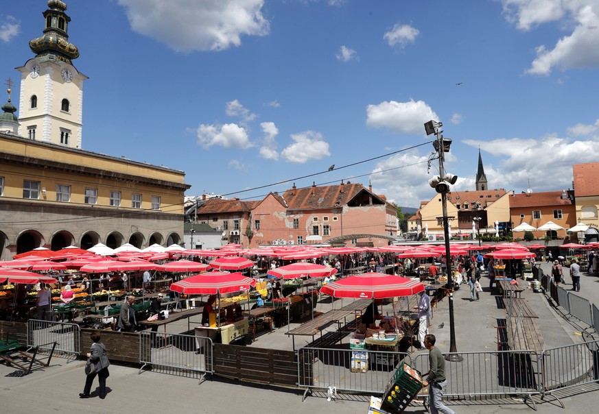 epa08460227 Citizens visit market place &#039;Dolac&#039; in downtown Zagreb, Croatia, 02 June 2020. After two months lock down caused by coronavirus crisis Croatian citizens were allowed back to norm ...