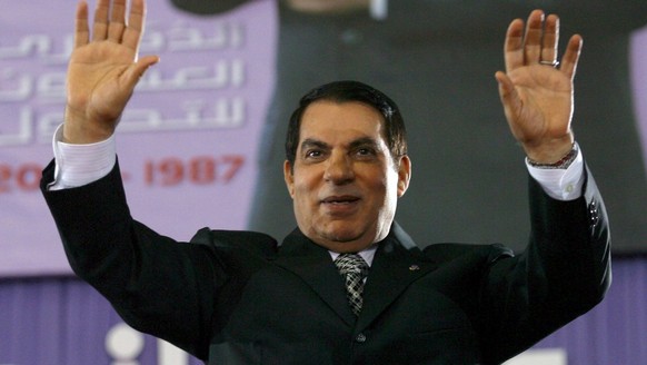 epa02588780 (FILE) A file photograph dated 11 November 2007, shows the then Tunisian President Zine El-Abidine Ben Ali waving upon his arrival in Olympic Stadium in Rades, Tunisia. According to report ...