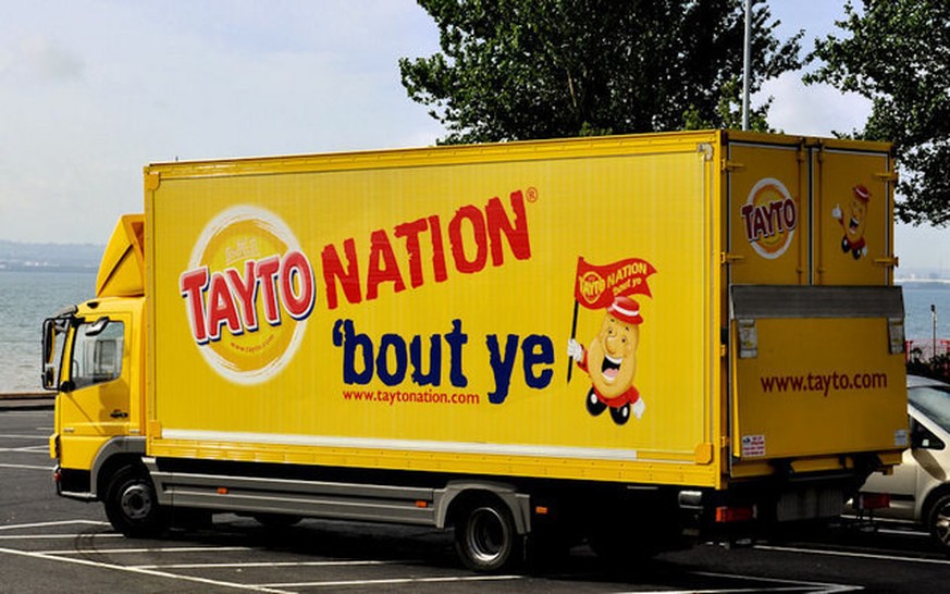 tayto crisps pommes chips knabberzeugs kartoffel snack nordirland essen food http://brokelyn.com/green-beer-deplorable-honor-irish-utilizing-aspects-potato-tomorrow/