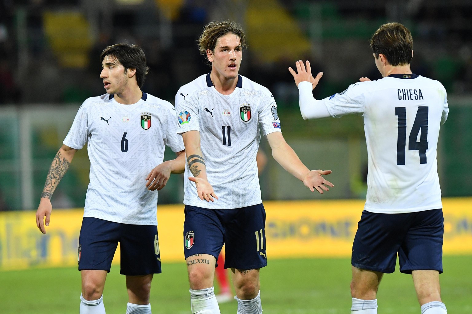 epa08006921 Italy&#039;s Nicolo Zaniolo (C) celebrates with his teammates after scoring the 5-0 goal during the UEFA Euro 2020 group J qualifying soccer match between Italy and Armenia at the Renzo Ba ...