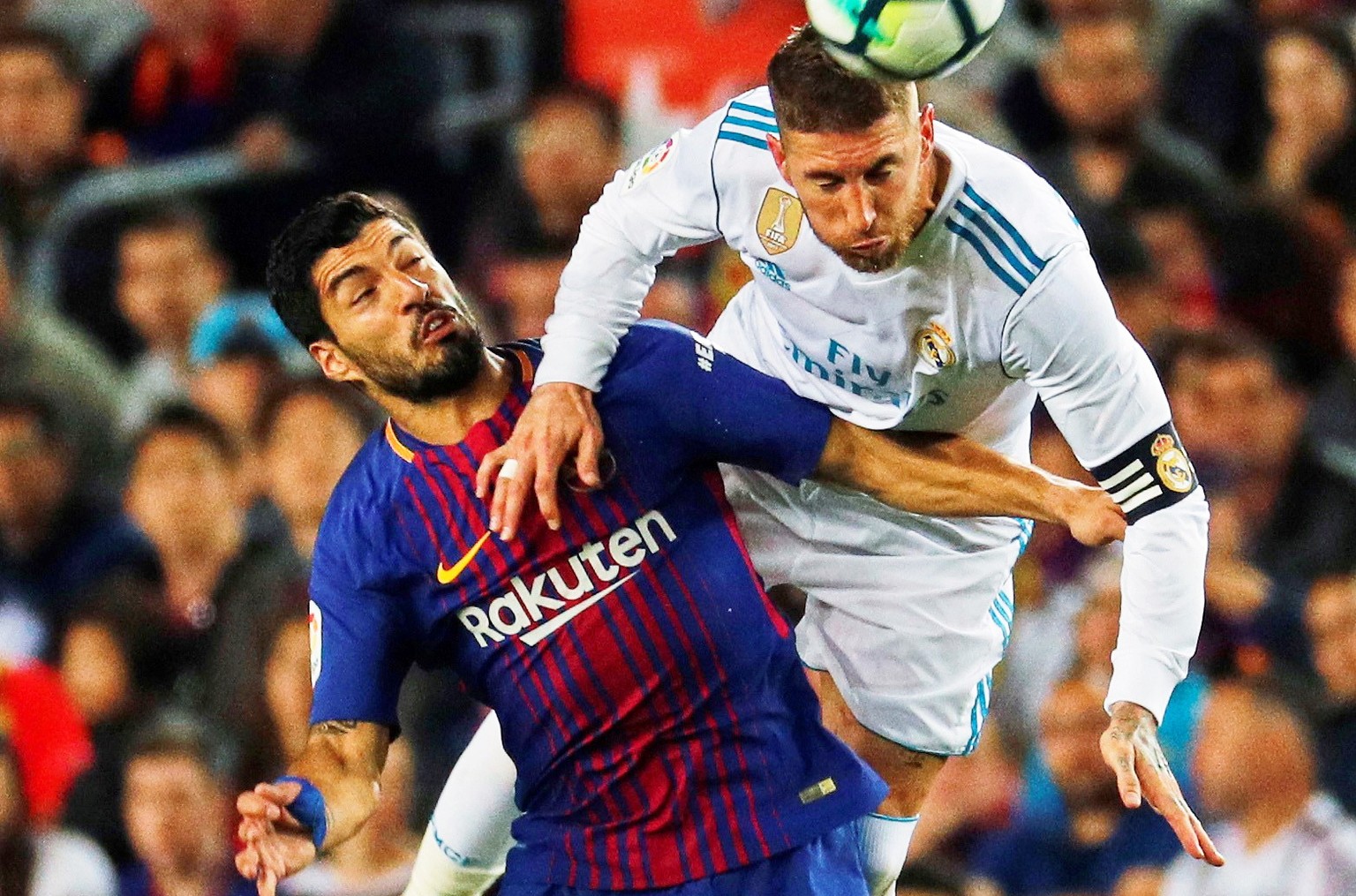 epa06715909 FC Barcelona&#039;s forward Luis Suarez (L) in action against Real Madrid&#039;s defender Sergio Ramos (R) during the Spanish Primera Division soccer match between FC Barcelona and Real Ma ...