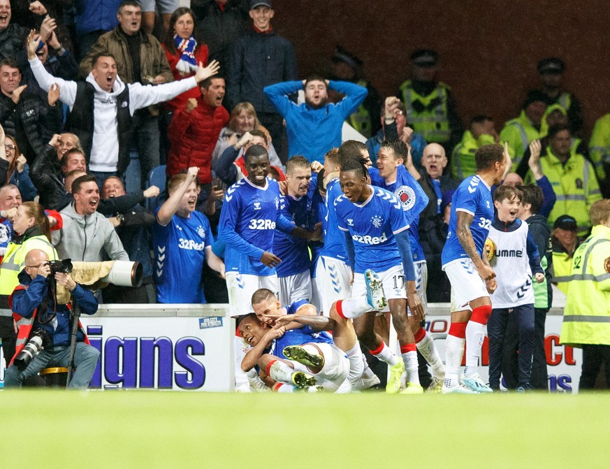 epa07803008 Alfredo Morelos (bottom L) of Rangers celebrates with teammates after scoring the winning goal during the UEFA Europa League playoff, second leg soccer match between Glasgow Rangers and Le ...