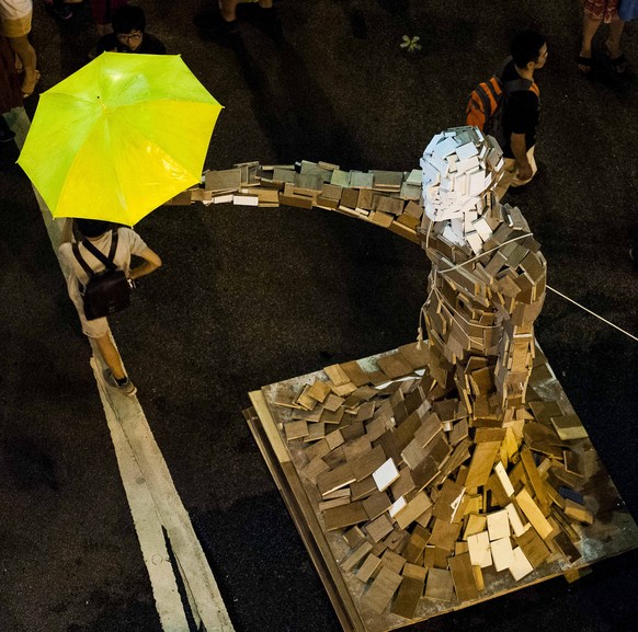 Der Umbrella Man ist mittlerweile berühmt.
